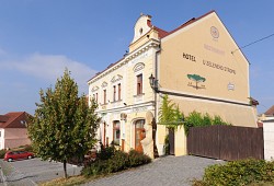 Hotel a Švejk restaurant U Zeleného stromu